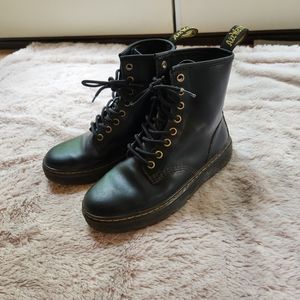 Dr. Martens Platform Leather Boots Size 6 Black Zavala